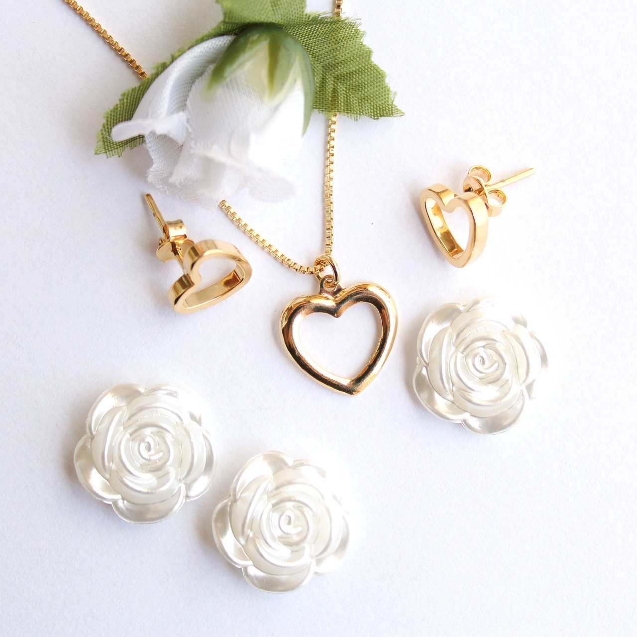 10 Simple Projects for Making DIY Jewelry